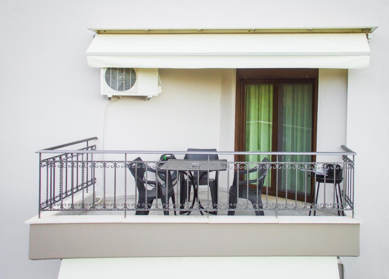 Aparthotel Marina'S Elegance à Kriopigi Extérieur photo